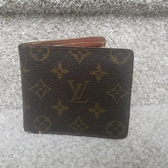 Louis Vuitton Monogram bifold wallet Authentic - Picture 1 of 8